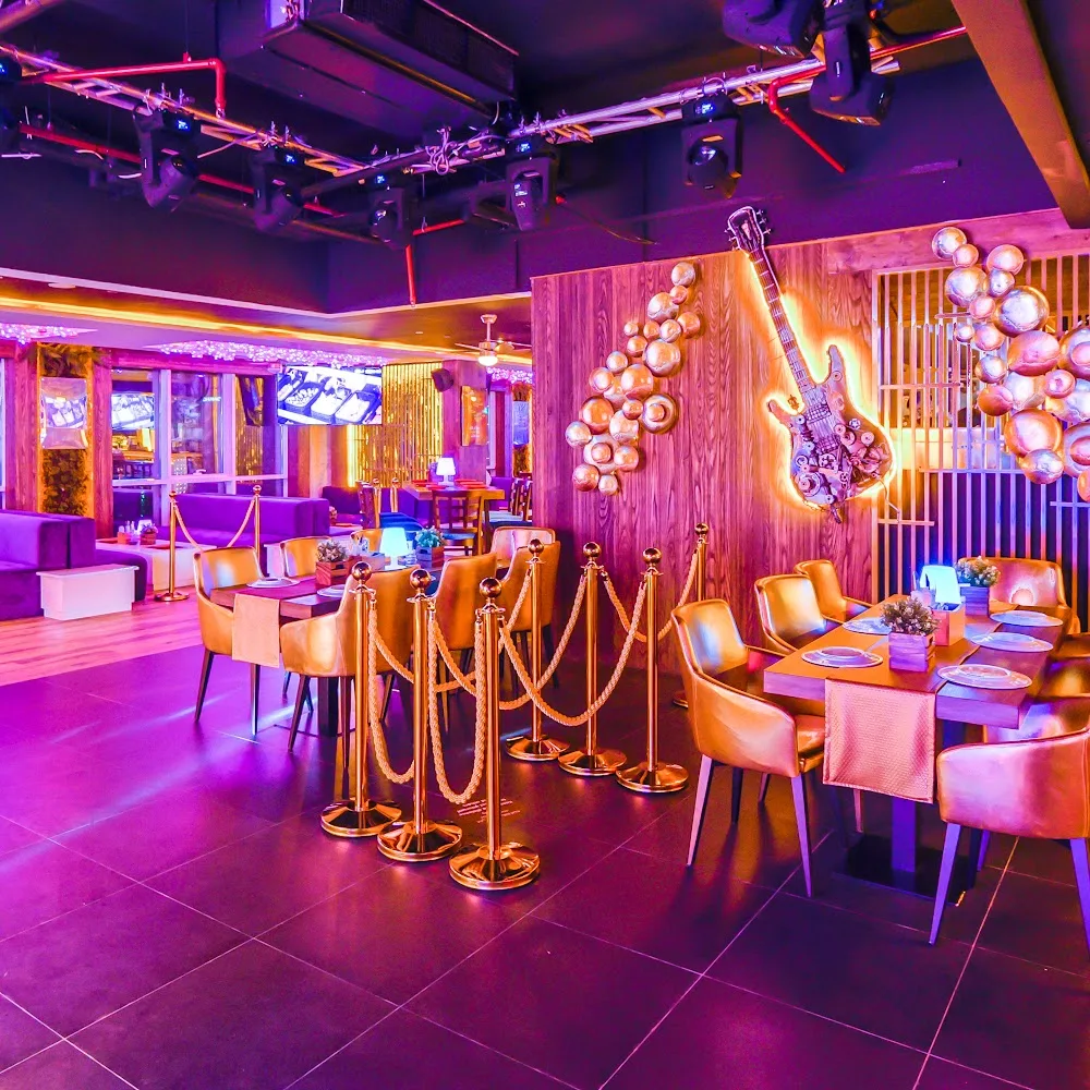 HEADLINES PREMIER - Dubai Marina