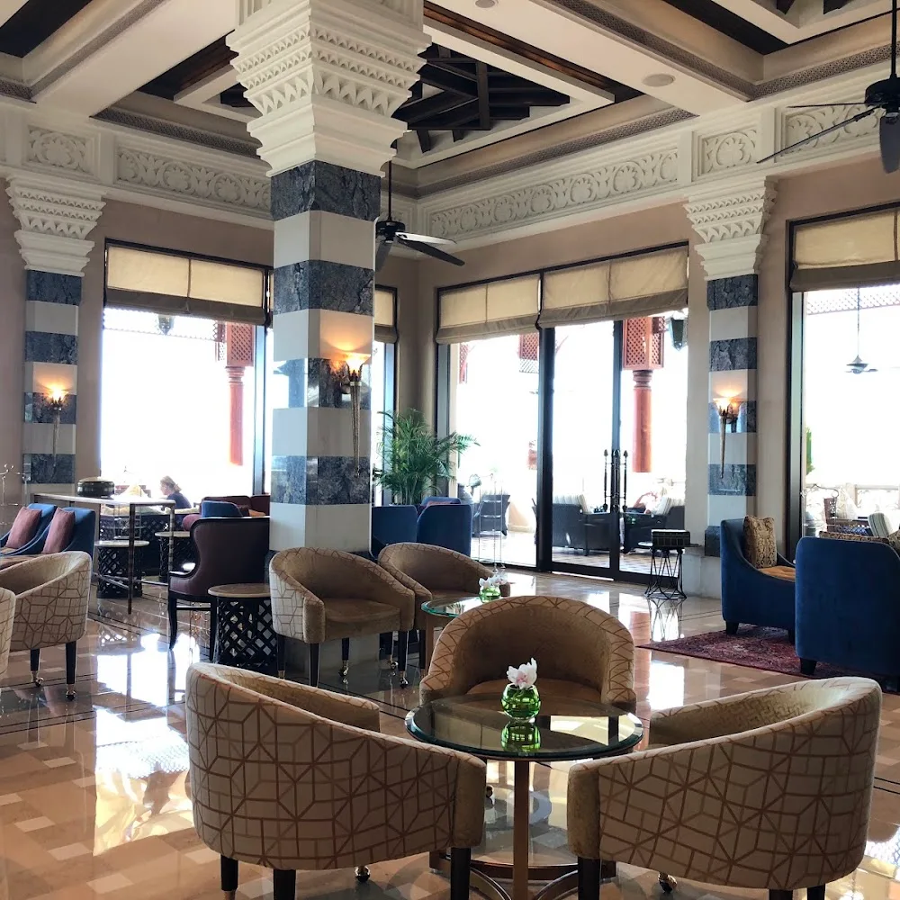 Al Fayrooz Lounge