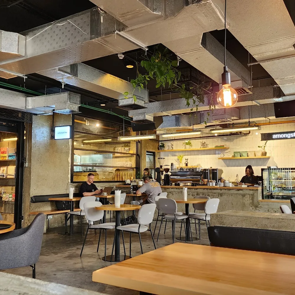 amongst few café