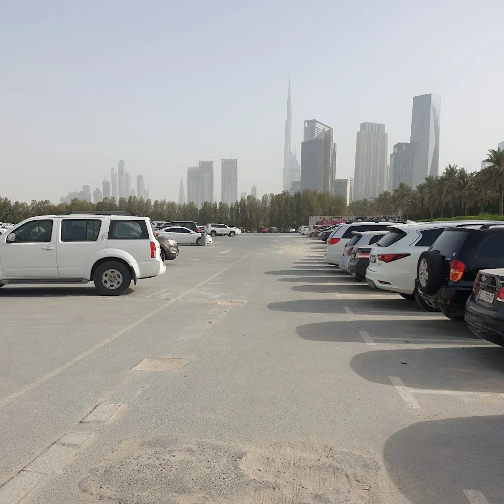 Al Mustaqbal Street Parking