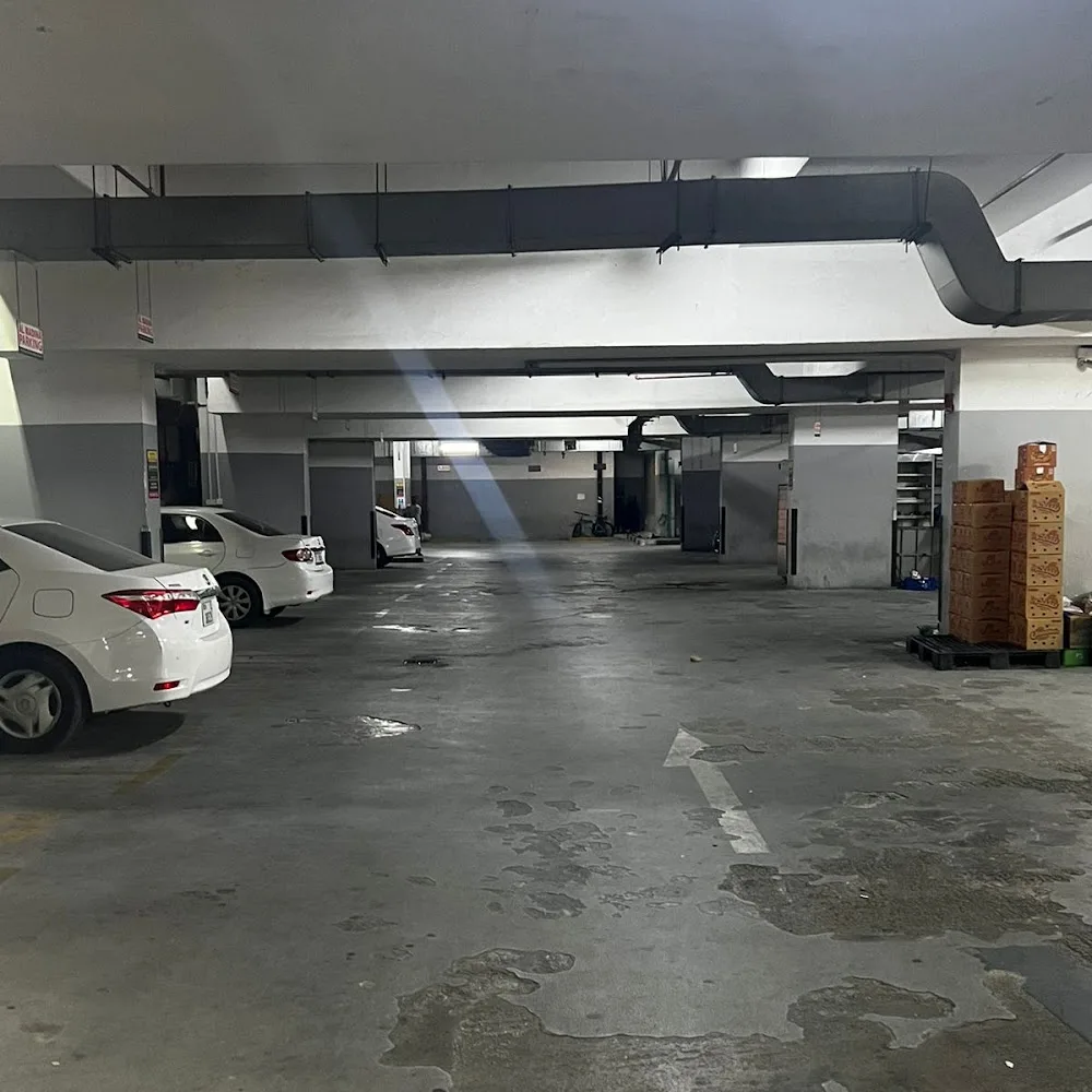 New Al Madina Free Parking - Bur Dubai Rolla Street