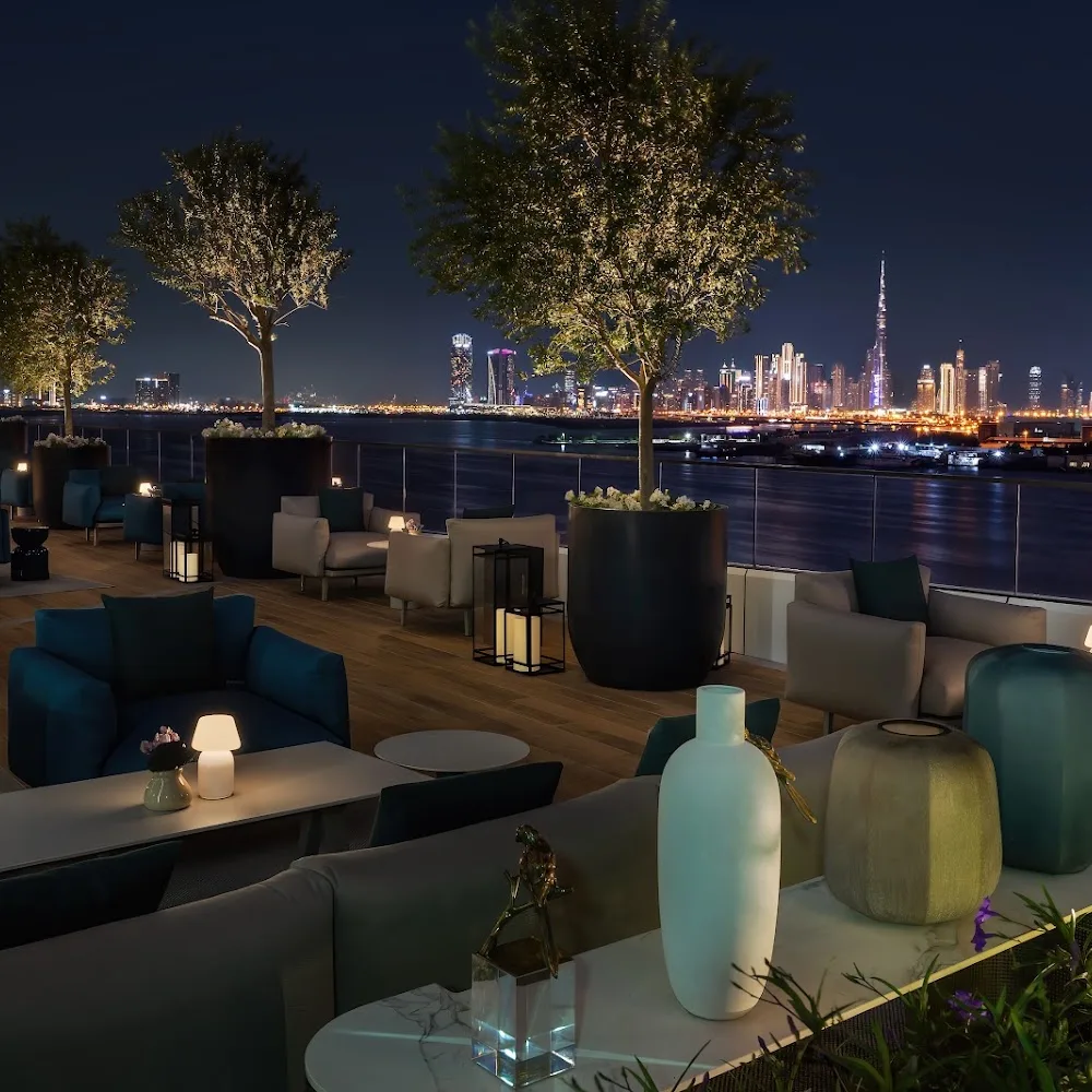 Luma Pool Lounge