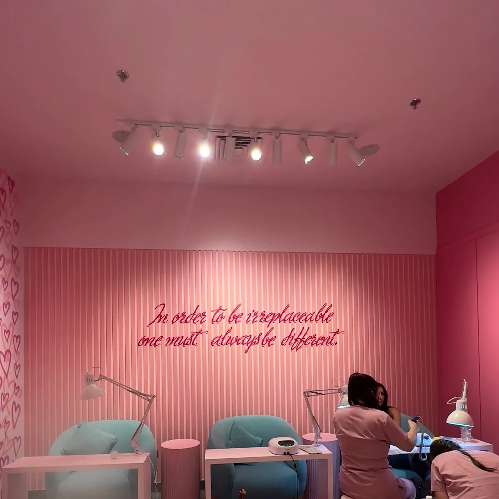 L&A nail room