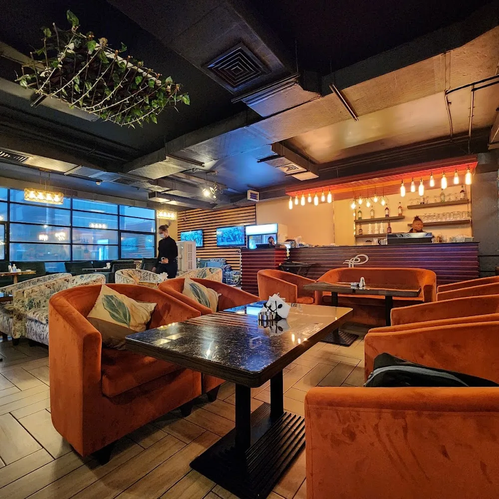 LA VISTA LOUNGE
