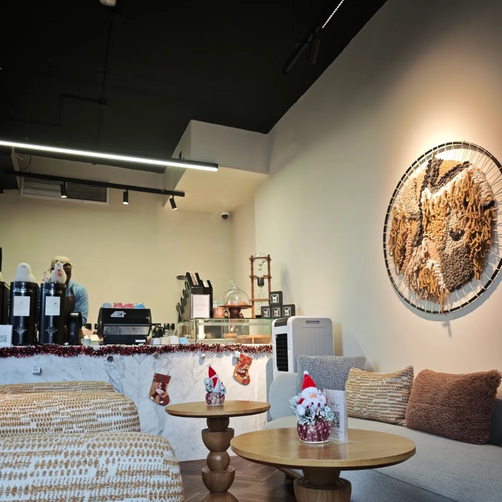 Lama Cafe