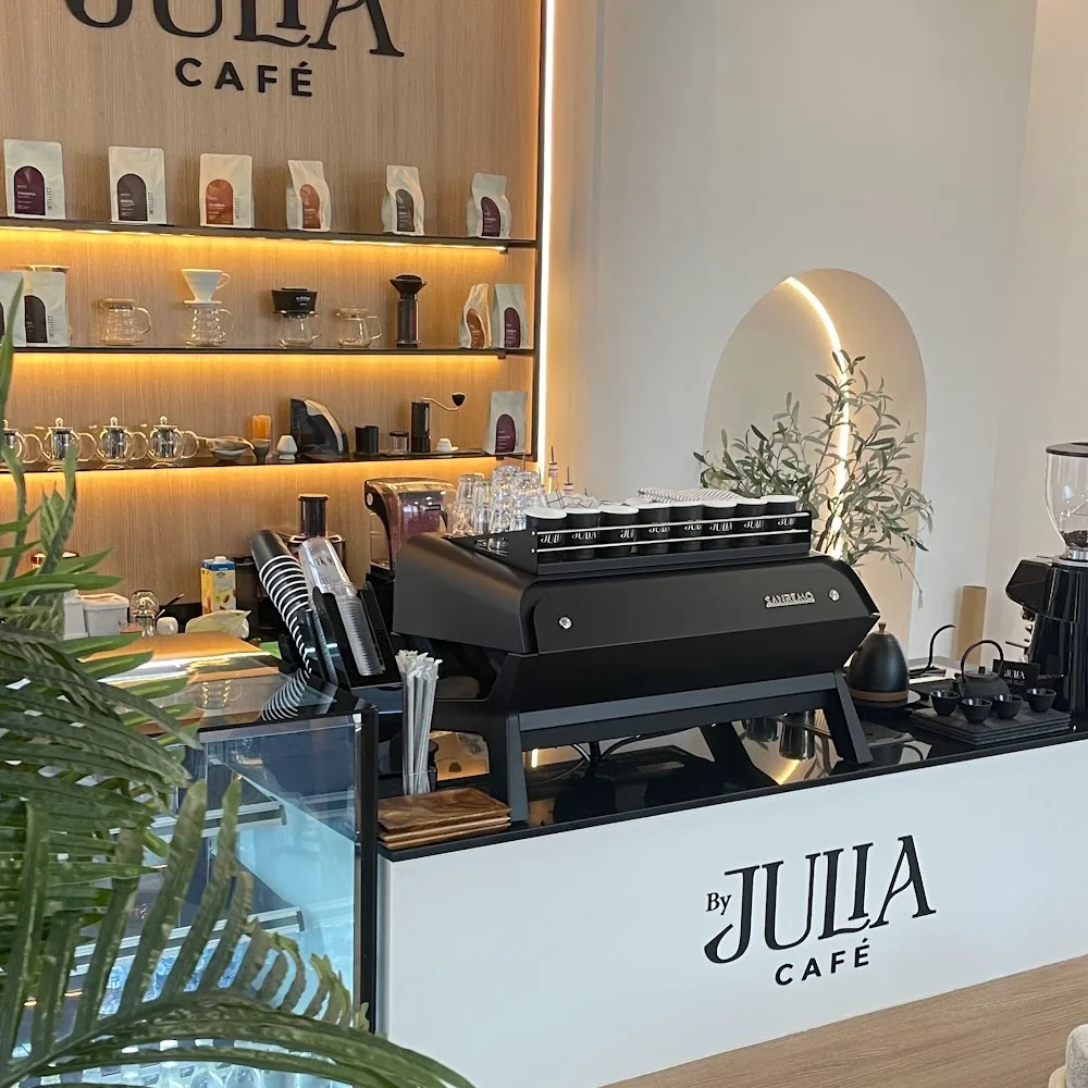 By Julia Café