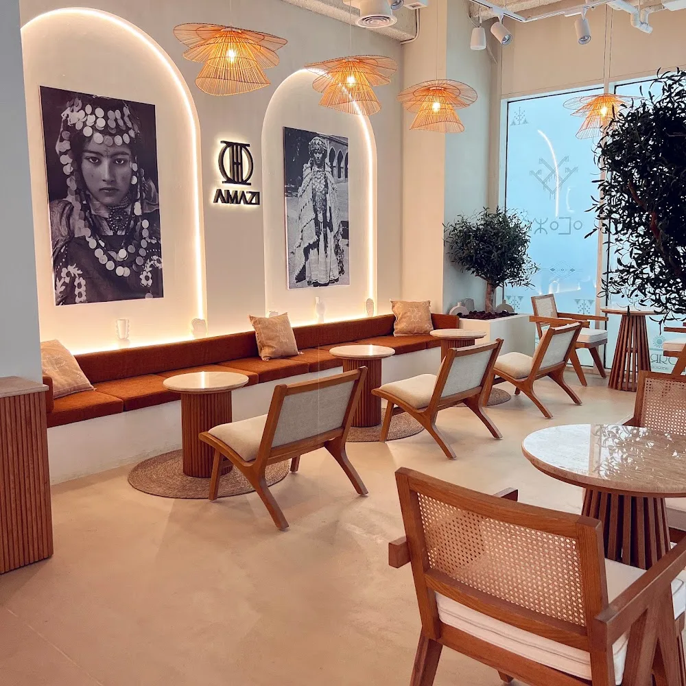 AMAZI Café & Barber