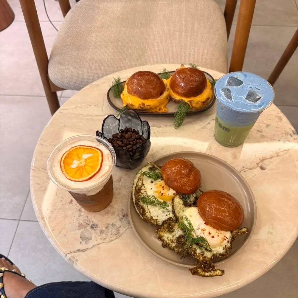Atom Cafe