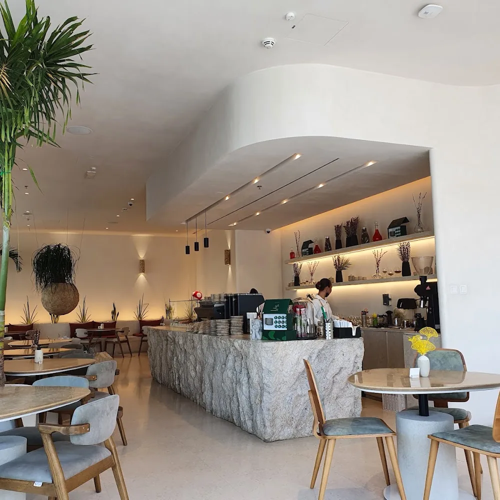 Caia Cafè & Restaurant