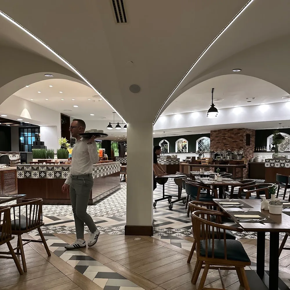 L'etoile Restaurant & Cafe