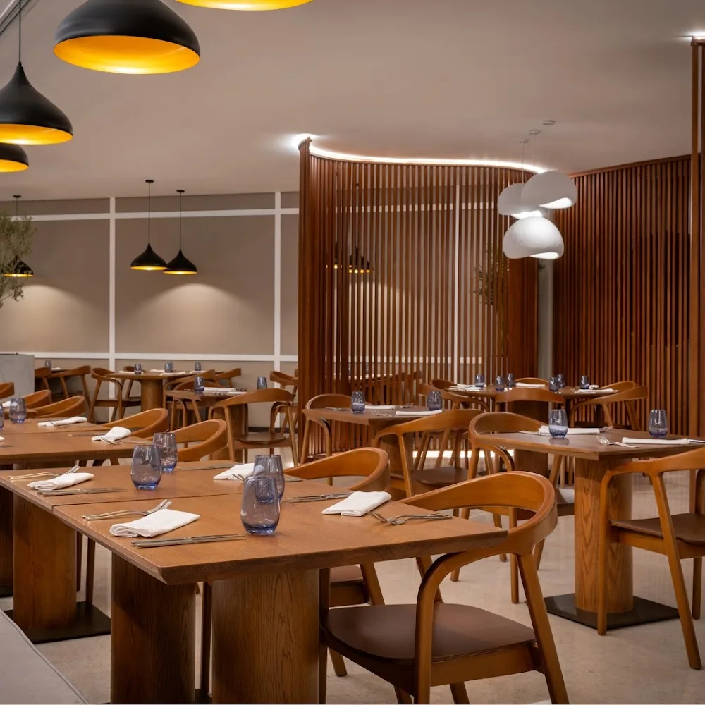 Aqua Restaurant & Bar