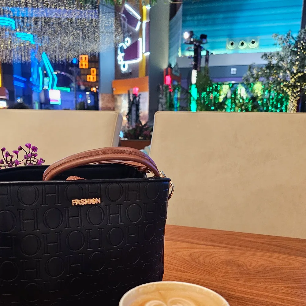 THE COFFEE HOUSE