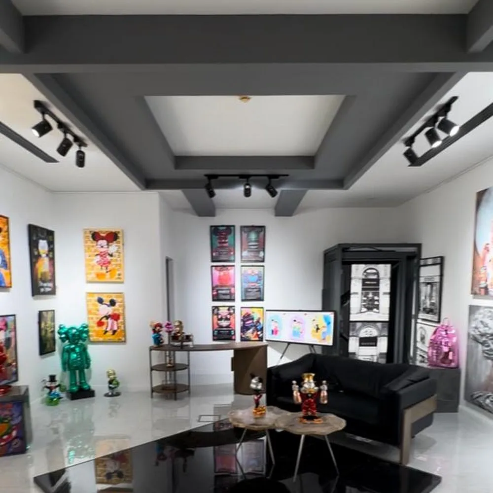 LA Gallery