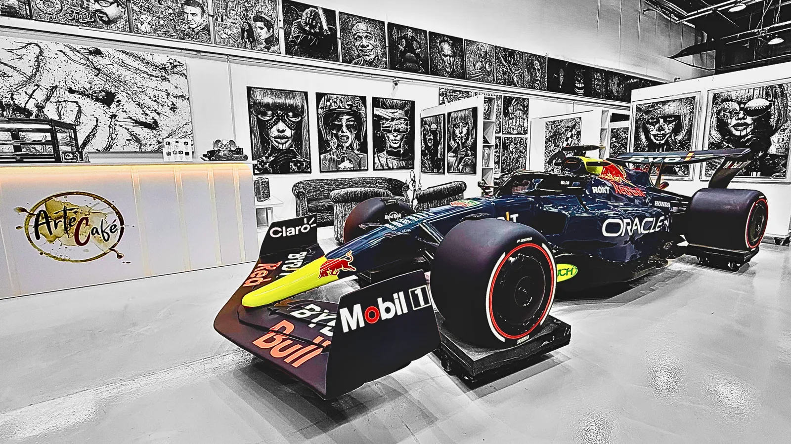 Gallery 27 Marina Mall