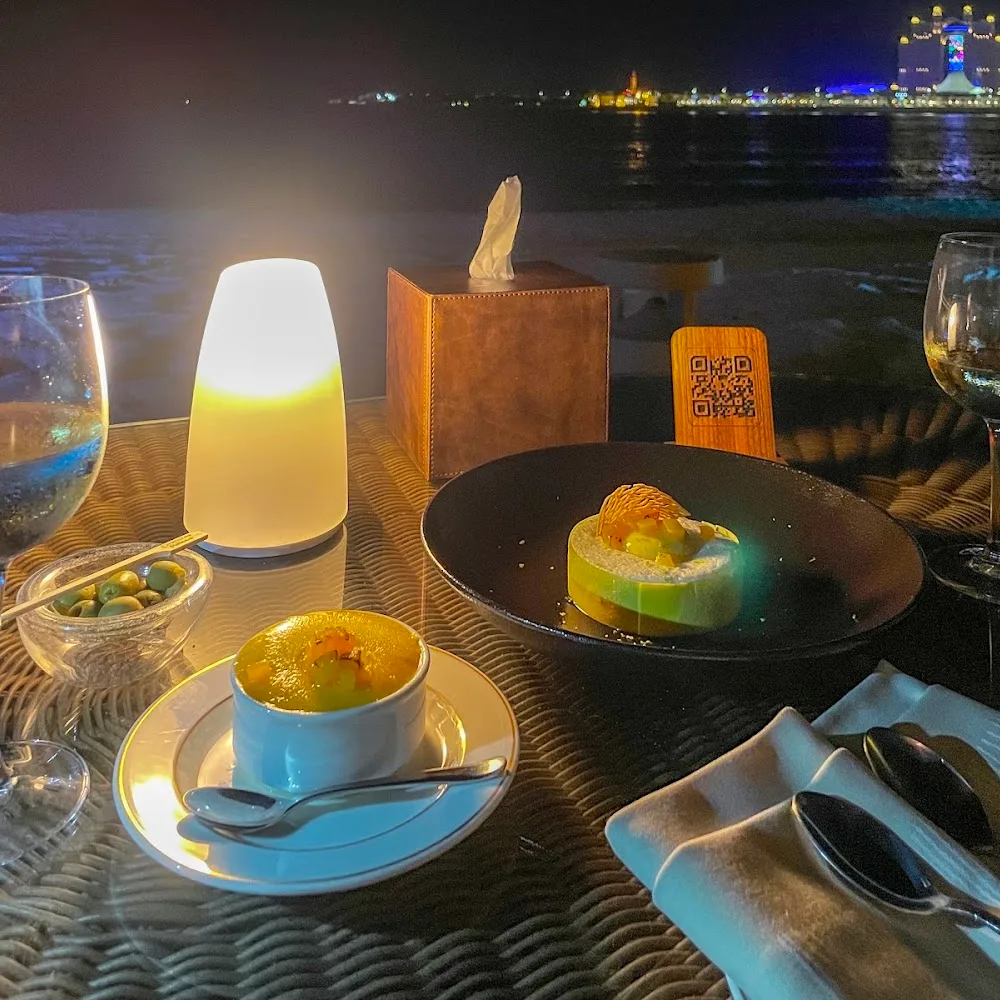 Breeze Lounge