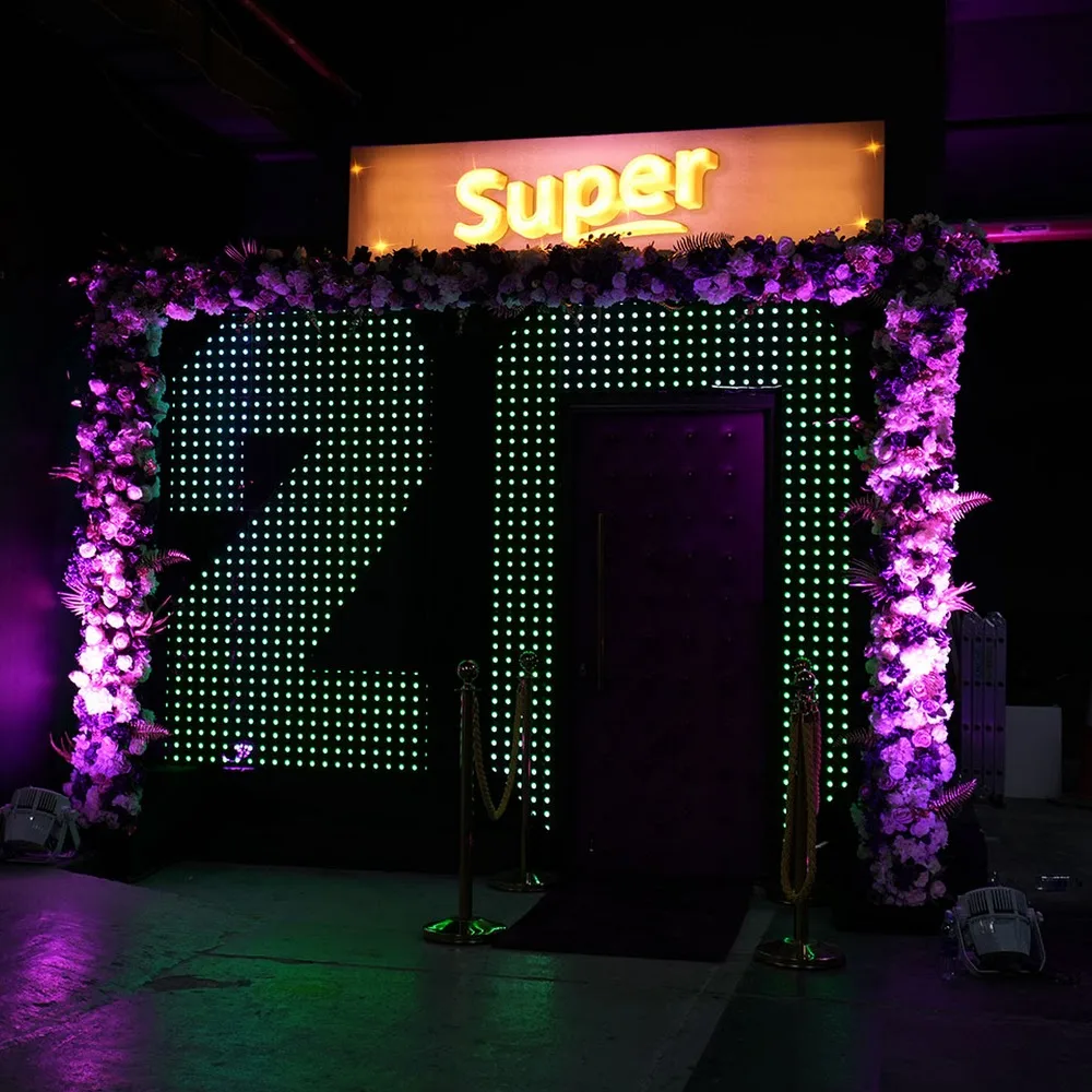 SUPER 20 - Restaurant & Lounge