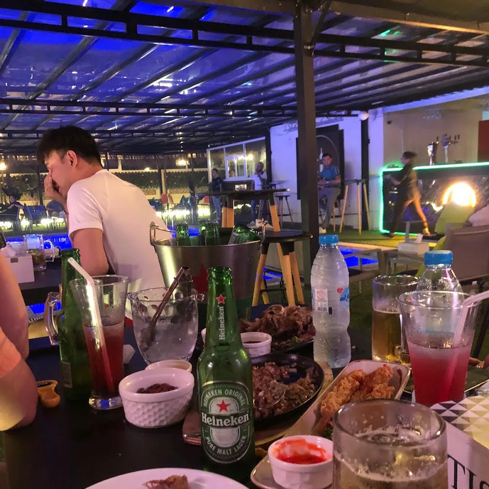 Tipsytop Resto Bar & Lounge