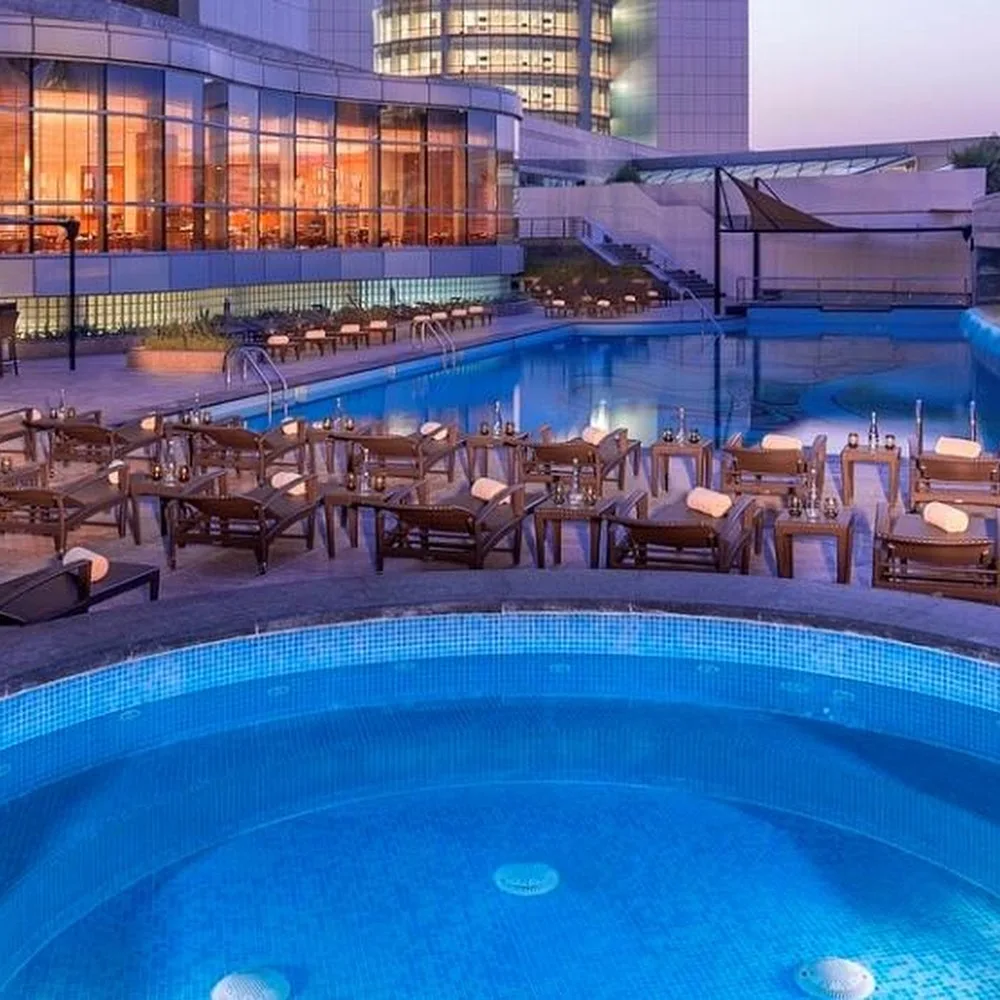Pool Bar @ Jumeirah Emirates Towers
