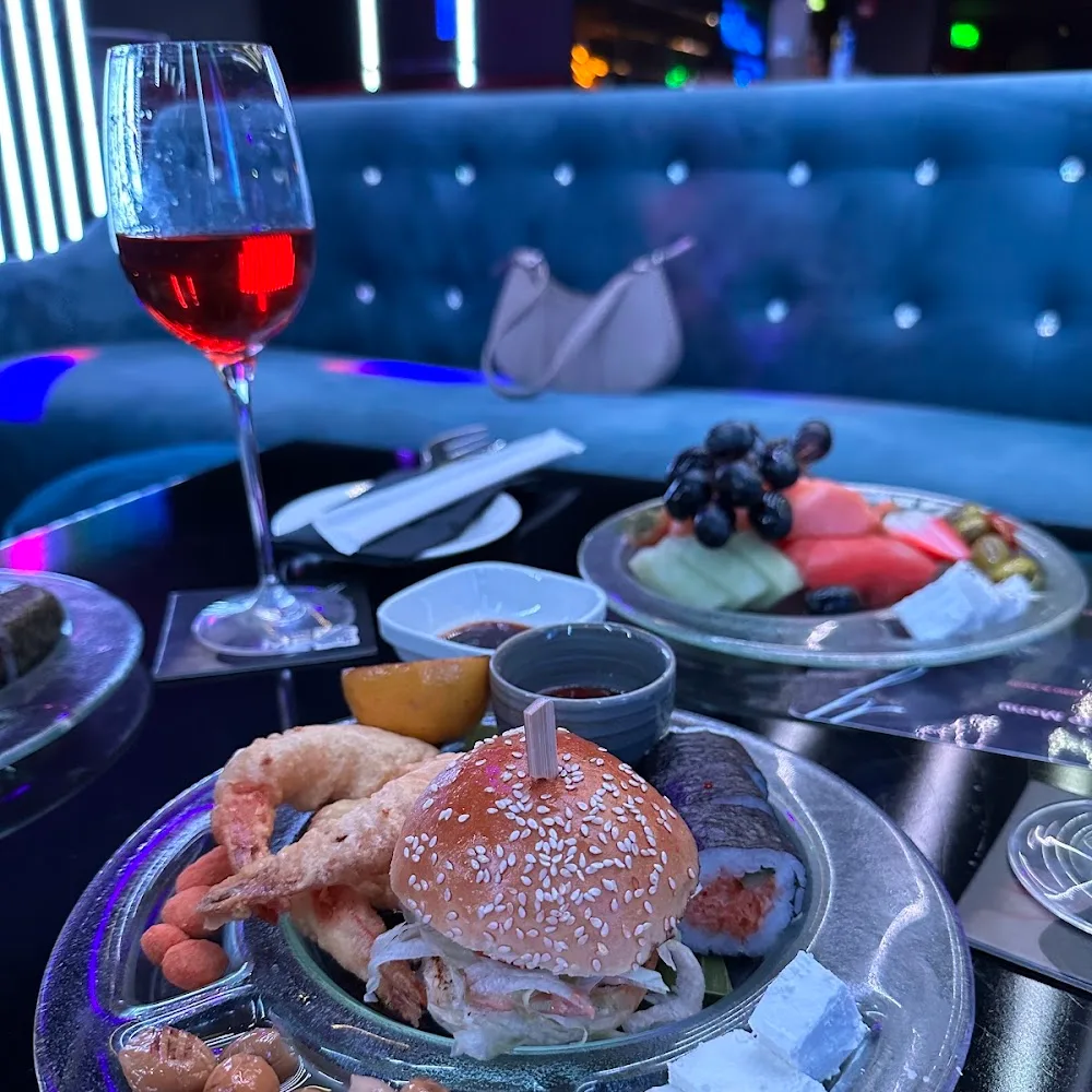 Y Lounge